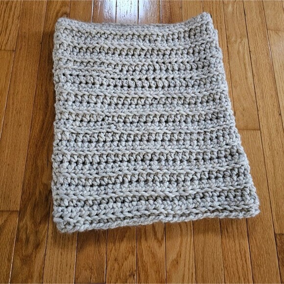 Handmade Crochet Soft and Chunky Infinity Red Scarf. Very stylish! Color Oatmeal - Picture 4 of 5